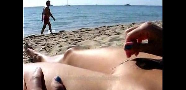  Woman walks naked around beach